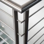 Escalier 2/4 tournant inox brossé et marches en verre