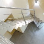 Escalier design quart tournant tout inox sur limon central