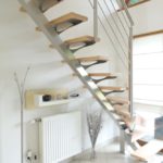 Escalier 1/4 tournant inox brossé et hêtre