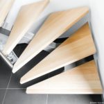 Escalier limon inox brossé et marches chêne