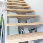 Escalier limon inox brossé et marches chêne