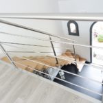 Escalier limon inox brossé et marches chêne
