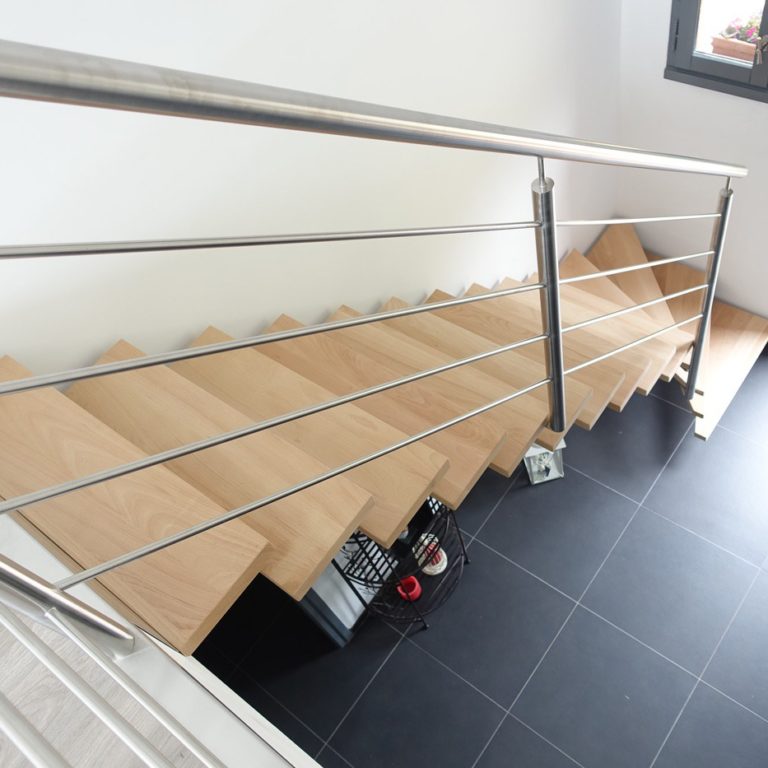 Escalier limon inox brossé et marches chêne