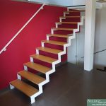 Escalier double crémaillère en acier et marches en chêne