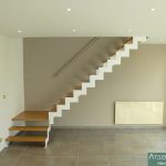 escalier-blanc-double-crémaillère-marches-chêne-06-min