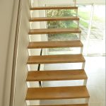 escalier-blanc-double-crémaillère-marches-chêne-11-min