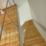 escalier-blanc-double-crémaillère-marches-chêne-12-min