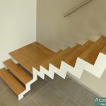 Escalier blanc double crémaillère