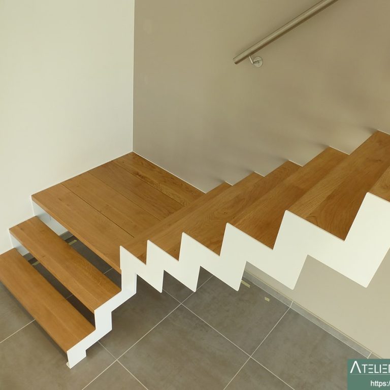 Escalier blanc double crémaillère