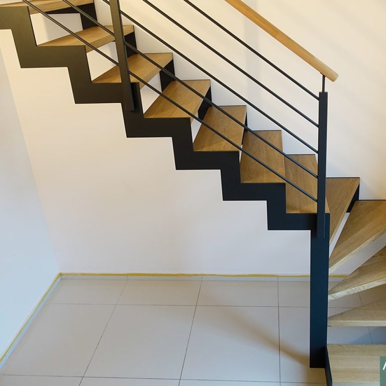 Escalier double crémaillère marches en chêne