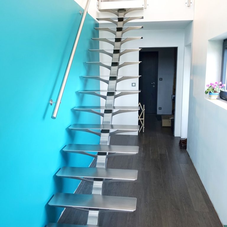 Escalier droit inox monopoutre