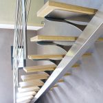 escalier-inox-et-marches-chêne-1