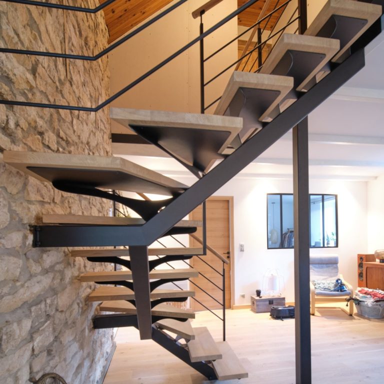 Escalier noir en chêne