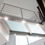 passerelle-inox-et-verre-opalin-05-min
