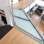 passerelle-inox-et-verre-opalin-09-min