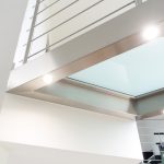 passerelle-inox-et-verre-opalin-12-min