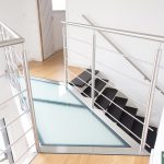 Passerelle en inox et verre opalin